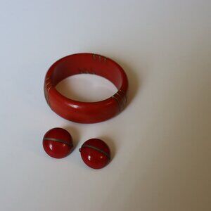 Vintage Bakelite Tomato Red with Brass Wire Accents Bangle and Earrings
